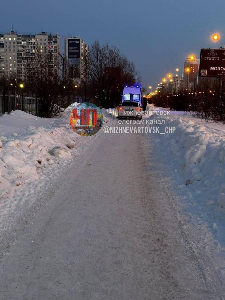 Экстренные службы прибыли на вызов по мертвому мужчине в Нижневартовске