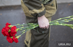 Прощание с погибшим в ЛНР контрактником Арсением Бессоновым. Пермь, прощание, погибший в СВО, воинские почести, похороны погибшего в сво