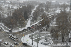 Виды города. Екатеринбург, сквер, зима, первый снег, снег в городе, город екатеринбург, поздняя осень, перекресток карла либкнехта шевченко