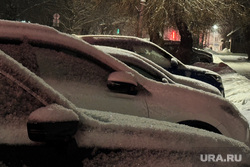 Снег. Курган , снег, зима, метель, плохая видимость, ночь, автомобили, парковка автомобилей, снежная зима, заснеженные авто