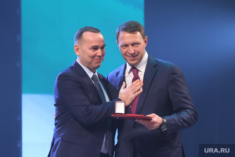 Шумков наградил гендиректора «Курганстальмоста» Дмитрия Парышева