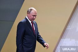 Президент России Владимир Путин на приветственном рукопожатии с лидерами саммита "Россия-Африка". Санкт-Петербург, путин владимир, топ