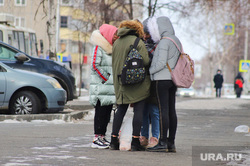 Освещение на Набережной.  Курган , зима, подростки, дети, каникулы, школьники