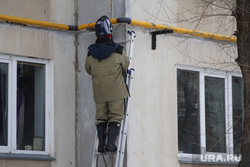 Монтаж газовых труб во дворах домов по улице Коли Мяготина и Ипподромная. Курган, газ, труба, газовая труба, монтаж, монтаж газопровода