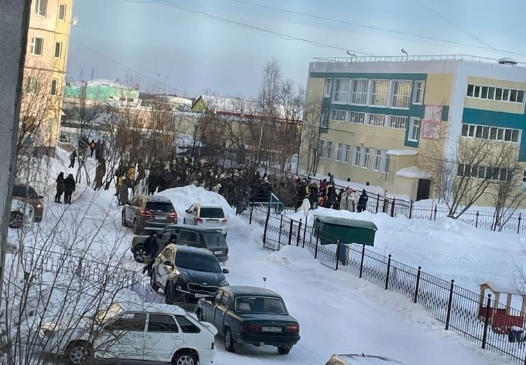 Из школы №9 в Надыме эвакуировали учеников