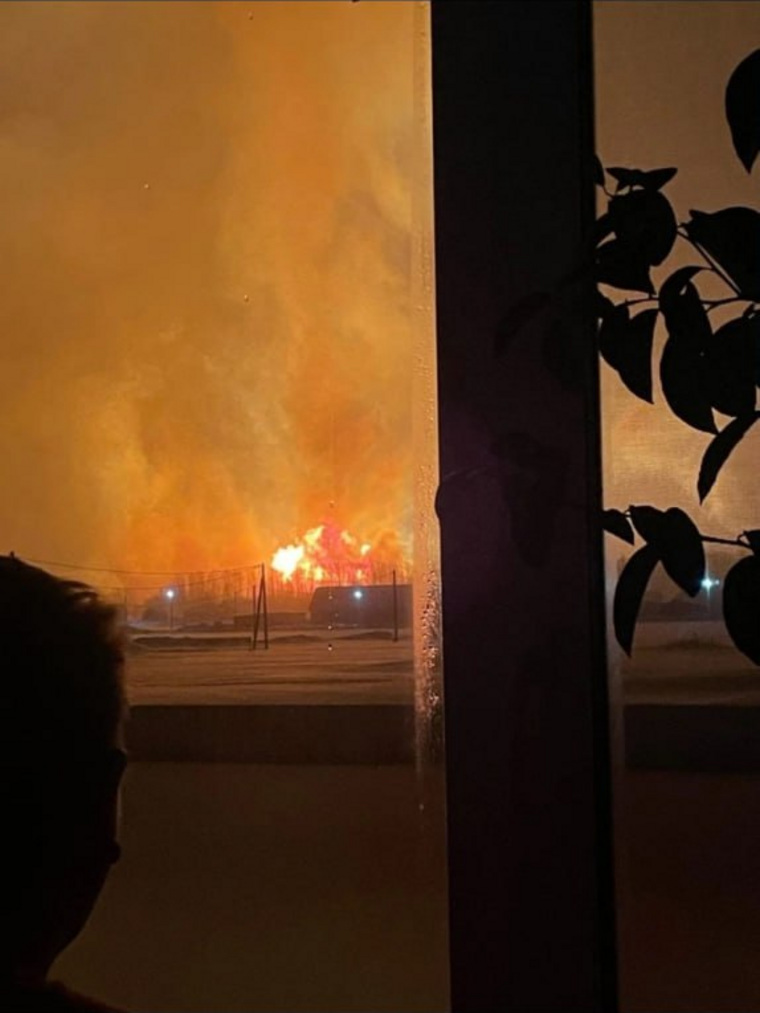 Местные жители отправляют фотографии пожара в Куеде