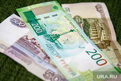 Презентация новых денежных банкнот номиналом 200 и 2000 рублей. Екатеринбург, 200 рублей, деньги, новые купюры, рубли