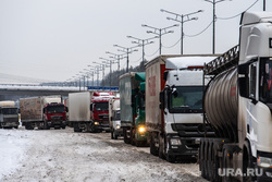 Ново-Московский тракт. Свердловская область, пробка, зима, фура, дорожный затор, грузовик, непогода, дальнобойщики, ново московский тракт, доставка грузов, трасса, большегрузный транспорт