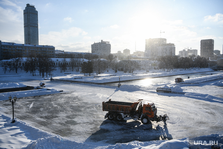 Улицы города после снегопада. Екатеринбург