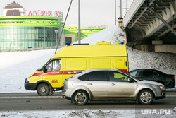 Виды города. Тюмень, автомобили, машины, дорога, реанимация, скорая помощь