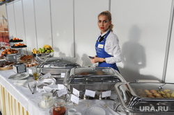 Российско-Казахстанский форум межрегионального сотрудничества с участием Владимира Путина и Нурсултана Назарбаева. Челябинск, буфет, пища, шведский стол, официантка, ресторан, еда