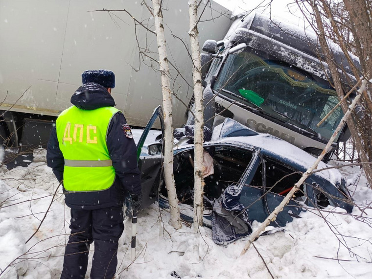 Смертельная авария произошла на 137 километре трассы «Екатеринбург- Нижний Тагил — Серов»