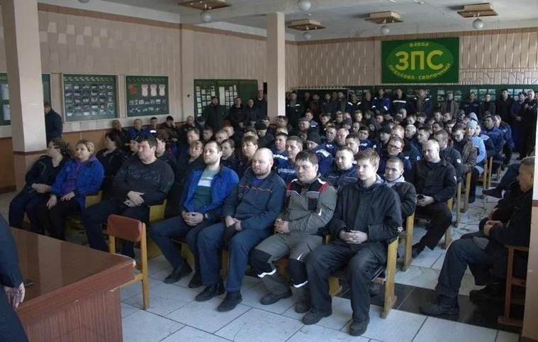 В ходе встречи депутат поблагодарил заводчан и обсудил с ними производство БМП