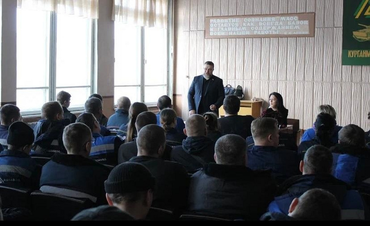 Депутат облдумы Александр Черняк встретился с работниками «Курганмашзавода»