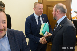 Комиссия по местному самоуправлению и внеочередное заседание гордумы Екатеринбурга, тушин сергей, рукопожатие, тестов виктор