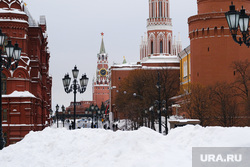 Повседневная жизнь. Москва, снег, зима, кремль, красная площадь, курантны
