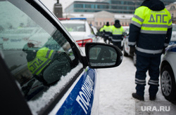Вручение свердловским полицейским ключей от новых автомобилей. Екатеринбург , памятник ленину, машина дпс, машины, полиция, площадь 1905 года, правоохранительные органы, гибдд, дпс, автомобили