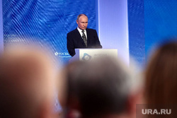 Президент России Владимир Путин на пленарной сессии "Форума будущих технологий".  Москва, путин владимир, топ