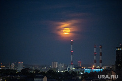 Супер (роковое) полнолуние. Пермь, полнолуние, супер полнолуние, роковае полнолуние, полная луна, лунная ночь, 14 июля 2022, вид ночного города