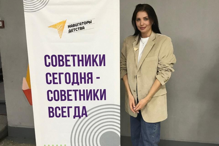 Она работает в медколледже Кургана и является советником директора по воспитанию