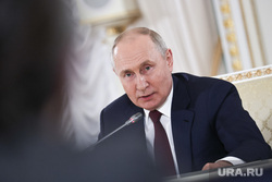 Президент России Владимир Путин на итоговой пресс-конференции саммита "Россия-Африка". Санкт-Петербург, путин владимир