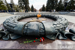 Вахта Памяти-2022. Челябинск, гвоздики, цветы, вечный огонь