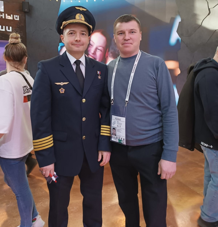Курганский фермер встретился с летчиком-героем Дамиром Юсуповым на ВДНХ