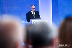 Президент России Владимир Путин на пленарной сессии "Форума будущих технологий".  Москва, путин владимир