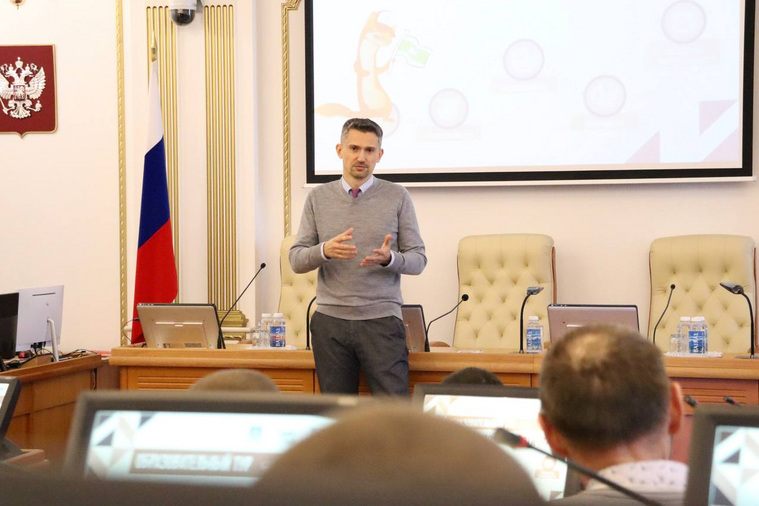 Курганский политик рассказал школьникам о госслужбе