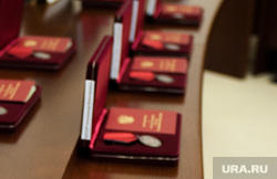 Вручение государственных наград жителям Уральского Федерального Округа в резиденции полномочного представителя президента РФ в УрФО. Екатеринбург , орден, награды, медали
