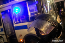 Несанкционированная акция против принятия поправок к Конституции РФ на Пушкинской площади в Москве. Москва. ЛГБТ, автозак, задержание активистов, митинг, полиция, росгвардия, космонавты, винтилово, дождь, петровка улица
