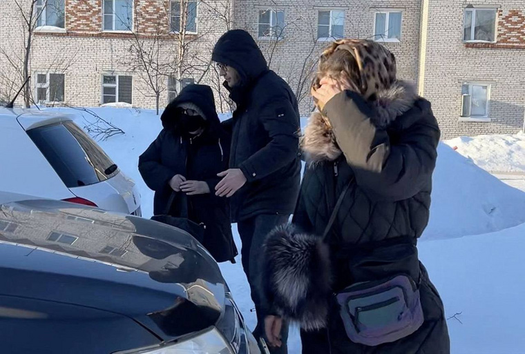 Женщина похожая на Людмилу Навальную посетила колонию в ЯНАО