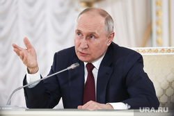 Президент России Владимир Путин на итоговой пресс-конференции саммита "Россия-Африка". Санкт-Петербург, путин владимир, топ