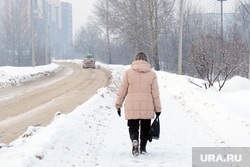 Городские зарисовки. Зима, тротуар, пенсионер, женщина, дорога, улица