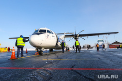 Споттинг. Курган, снег, аэропорт, зима, зал ожидания, utair, ожидание, споттинг, пассажиры, аэроквокзал, атр72