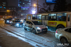 Снегопад. Екатеринбург, снег, транспорт, зима, непогода, снегопад