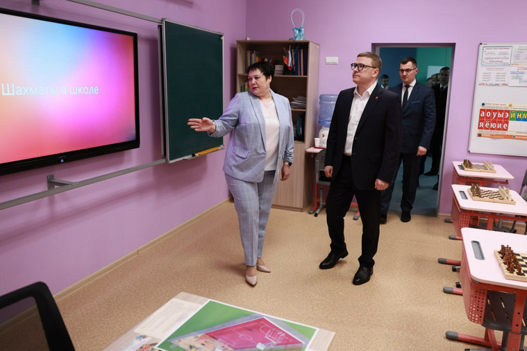 Алексей Текслер осмотрел отремонтированную в 2023 году школу