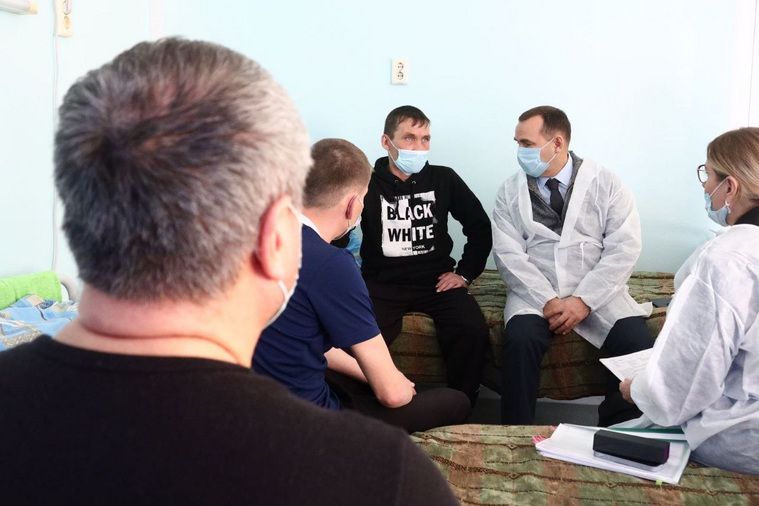 Бойцы рассказали, что довольны медицинской помощью и уходом в госпитале