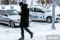 Виды города. Тюмень, пешеход, такси, прохожий, uber, убер
