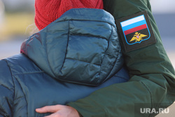 Отправка призывников. Курган , мать, армия, призыв, объятия, призывник, проводы в армию