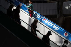 Открытие ТЦ "Пушкинский"  после снятия ограничений, связанных с коронавирусом. Курган, торговый центр, эскалатор, тц пушкинский, спортмастер, люди