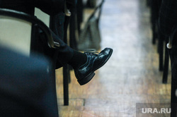 Конференция регионального отделения партии ЕР. Челябинск , депутат, чиновник, ботинок, нога, олигарх, туфля, обувь
