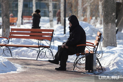 Город. Курган, пенсионер, зима, горсад, парк, дедушка, пенсия, прогулка в парке