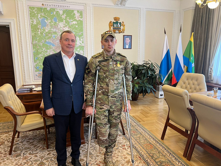 В январе мэр Орлов просил министра Карлова ускорить реабилитацию Шиковского — чтобы тот скорее мог исполнить мечту и вернуться на фронт