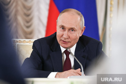 Президент России Владимир Путин на итоговой пресс-конференции саммита "Россия-Африка". Санкт-Петербург, путин владимир, топ
