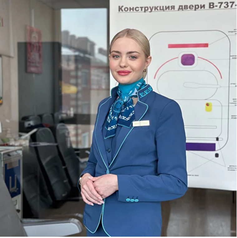 Стюардесса АК «Ямал» Мария Благодатова