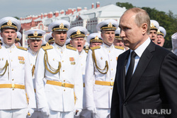 Торжественная церемония празднования Дня ВМФ на Сенатской площади. Санкт-Петербург, офицеры, портрет, путин владимир, парад, день вмф, военные моряки