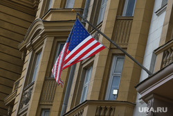 Виды Москвы. Москва , американский флаг, флаг сша, посольство сша