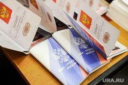 Вручение паспортов юным гражданам в Законодательном собрании Челябинской области. Челябинск, паспорт рф