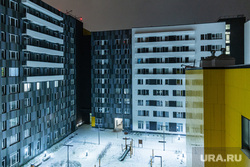 Свердловские зарисовки. Екатеринбург, академический район, недвижимость, ипотека, ночь, многоквартирный дом, покупка жилья, новостройка, внутренний двор, аренда квартир, аренда жилья, квартал конструктивизма, улица ландау
